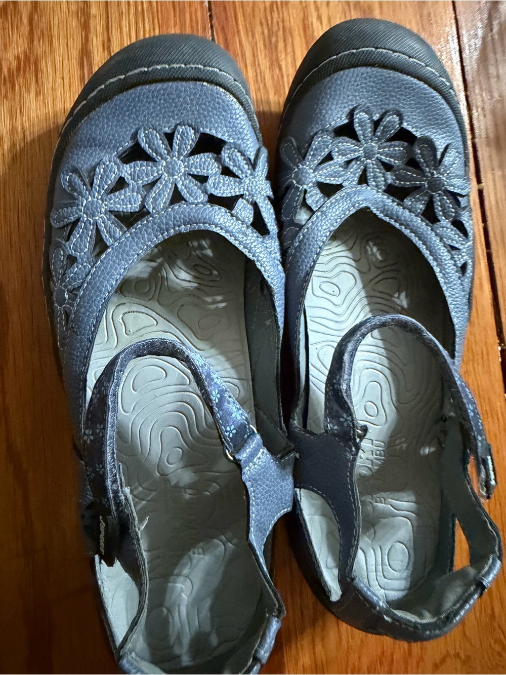 JSport Women’s Gray Floral Cutout Mary Jane Comfort Shoes